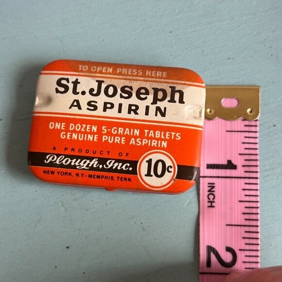 Vintage St Joseph empty Aspirin Tin in Very Good condition 2in x 1 1\4 - Picture 6 of 7